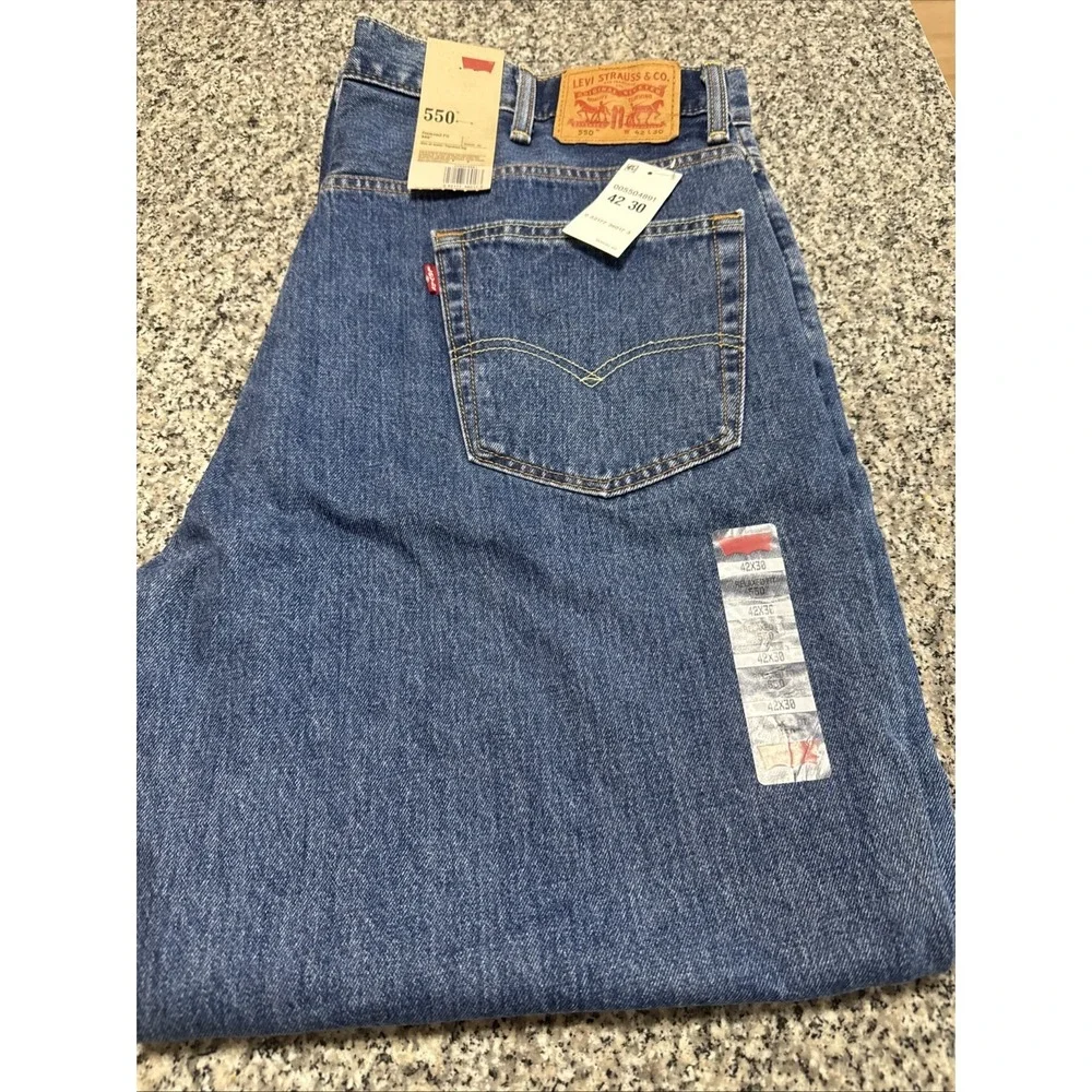 NWT Men's Levi's 550 Relaxed Fit Tapered Leg Denim Jeans‎ 42x30 Medium Wash